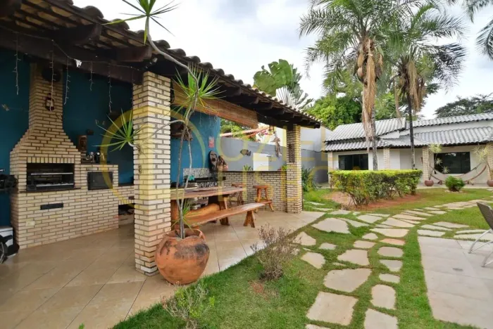 CASA COLONIAL COM 03 QUARTOS PISCINA SAUNA CHURRASQUEIRA LOTE 800m² CONDOMÍNIO RUA 04 VICE