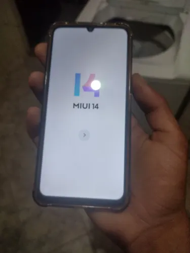Xiomi 13 c 128gb semi novo não está quebrado nem arranhado bom estado 