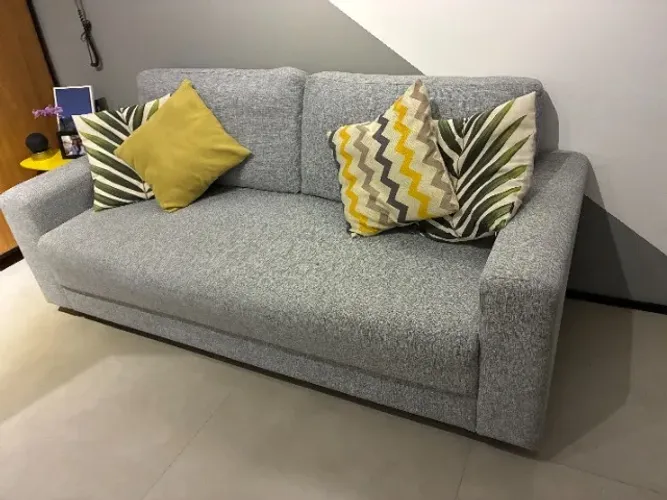 Sofá cinza Seminovo Tok Stock