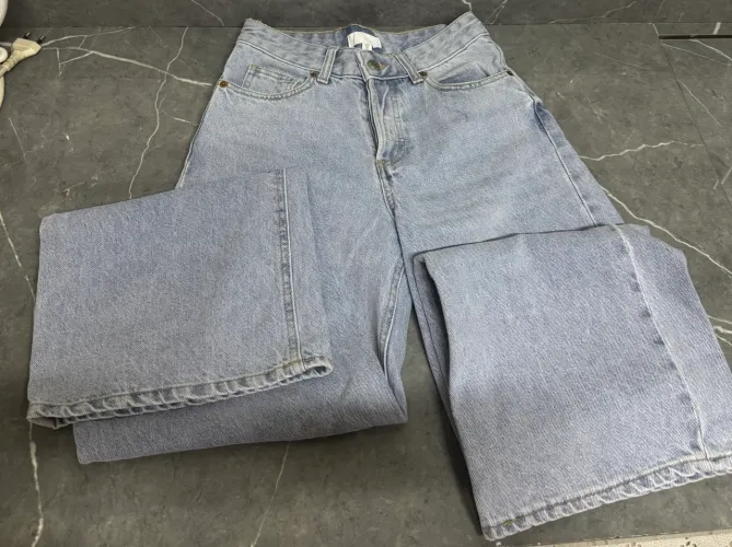 Calça jeans wide leg H&M
