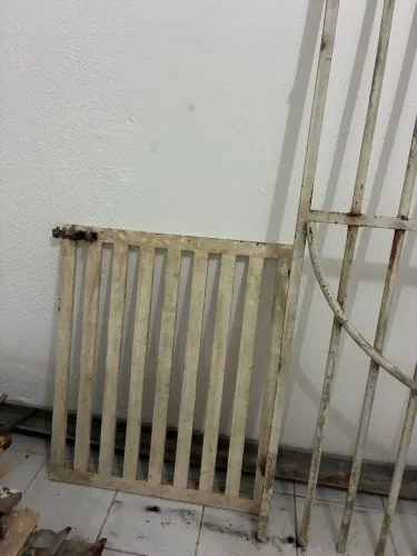 VENDO PORTÕES REFORÇADOS E SEMI NOVOS