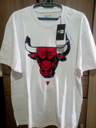 Camiseta new era bulls oficial bulls grafitado GG
