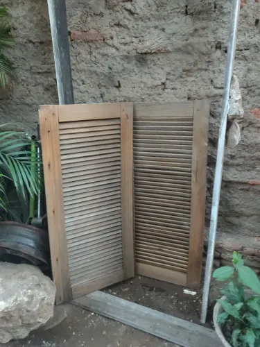 Folhas de janela de madeira maciça