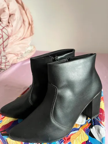 Bota N. 37