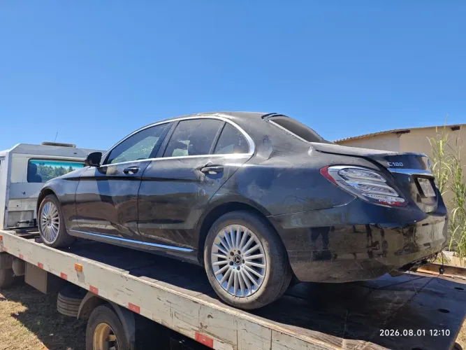 Vendo Mercedes C280 preta 2017.