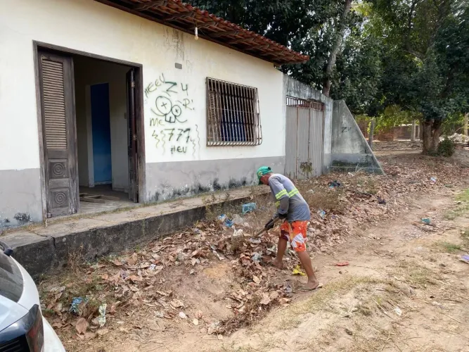 Vende-se uma casa