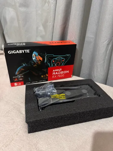 Rx7600 amd nova zero lacrada 3 fans triplo fan 