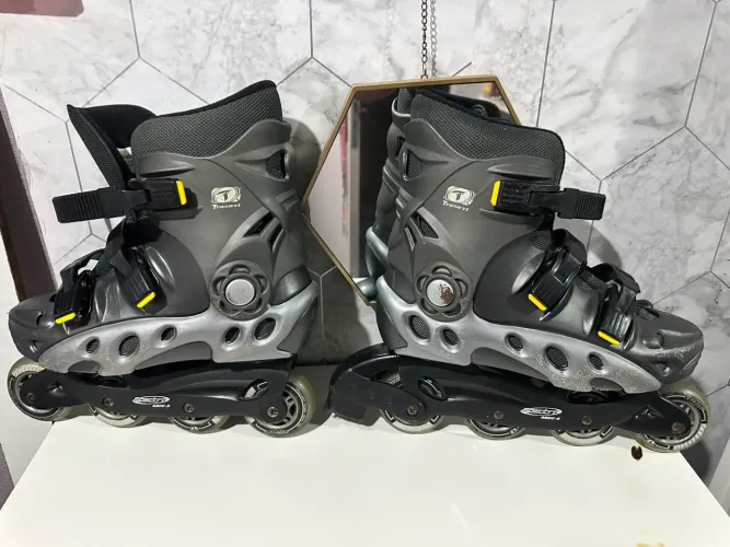 Patins marca traxart número 39/40 ótimo estado .