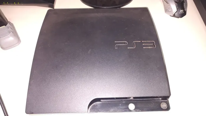 PS3 Slim 110GB Desbloqueado | 2 Controles + Cabos
