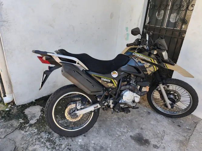 Vende-se moto yamara moto ótima só pra desfrutar tudo ok moto ok nunca foi aberto.