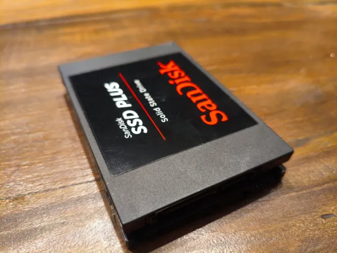 Lote HD'S - 2  SSDs 240 GB e uma SSHD 1TB