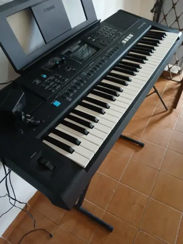 teclado yamaha PSR- E473