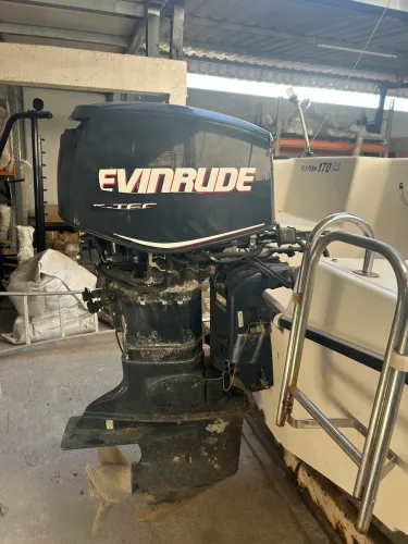 Motor de popa ENVIRUDE E-TEC 90
