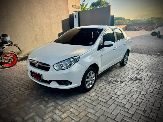 Fiat Grand Siena Tetrafuel 1.4 EVO F. Flex 8V 2013