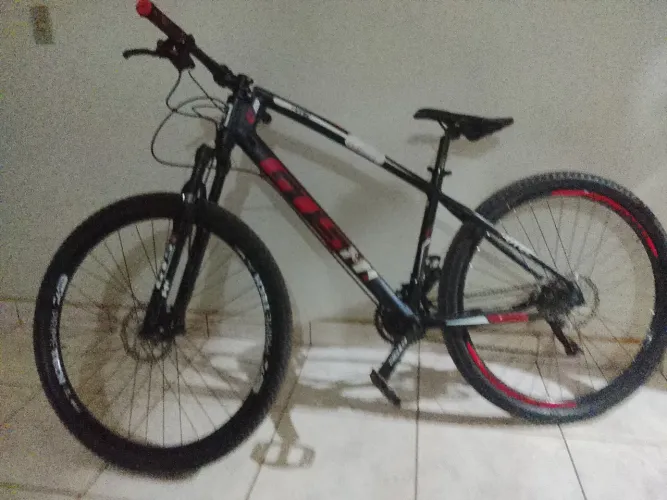Bike aro 20 cor vermelha modelo GTS m1 cor preto semi nova tudo funcinal freio novo coroa 
