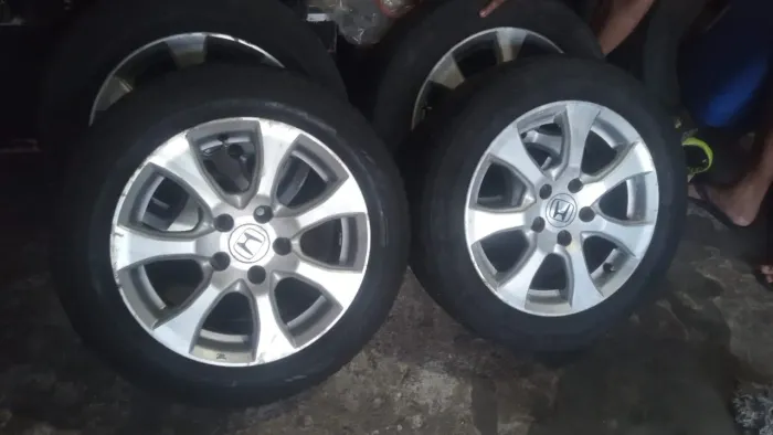 Pneu com rodas aro 16 original H