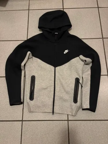 Nike tech fleece 23