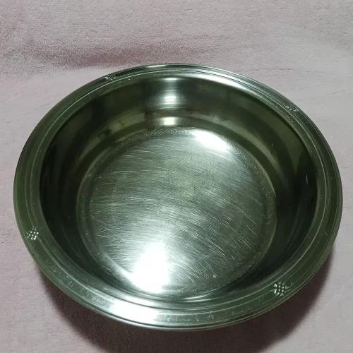 Tigela antiga de aço inox 