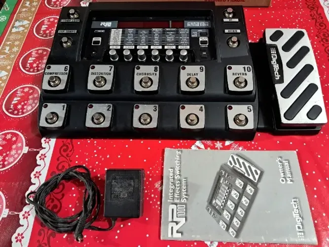 Pedaleira Digitech RP 1000 com manual e fonte originais - estado de nova!