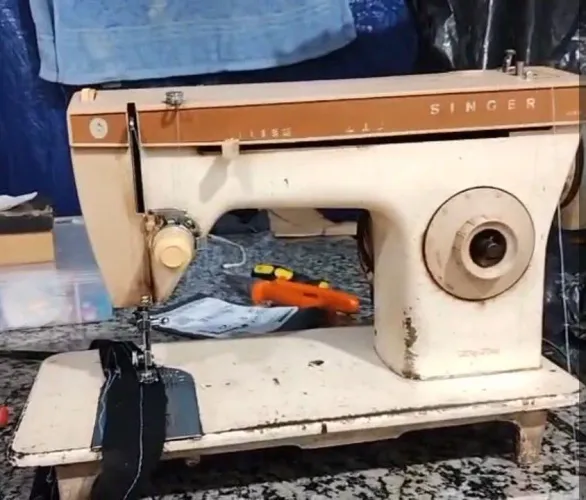 Máquina de Costura Singer 247