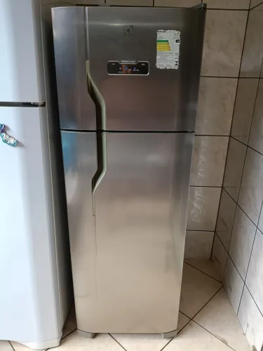 Geladeira Eletrolux Frost Free inox