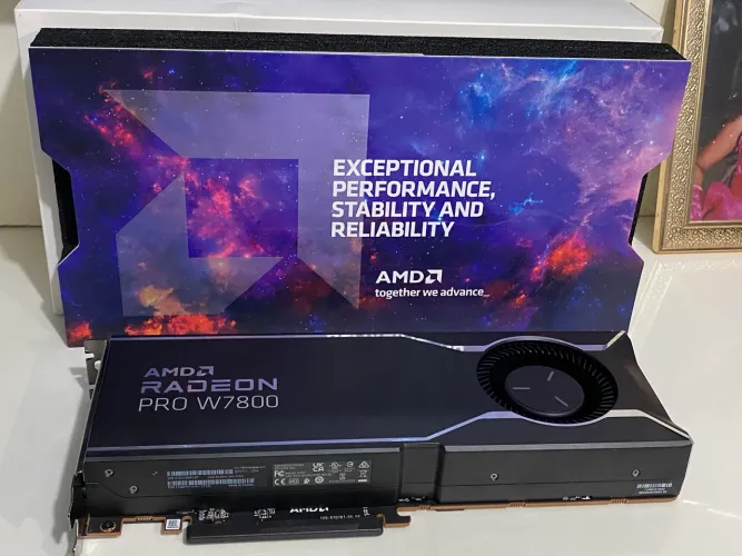 PLACA DE VIDEO VGA AMD RADEON PRO W7800 32GB