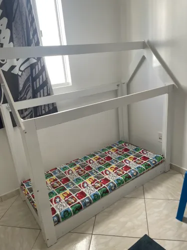 Mini cama com colchão 