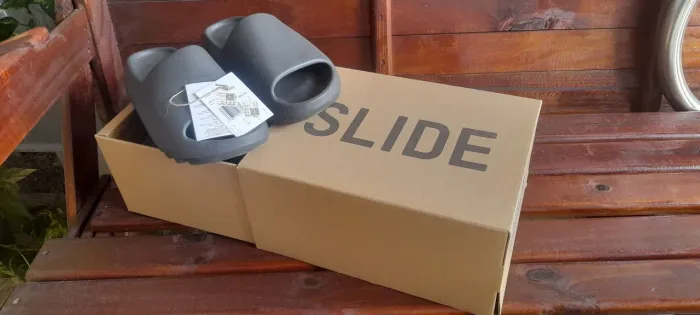 Yeezy slide original tamanho 41 cinza