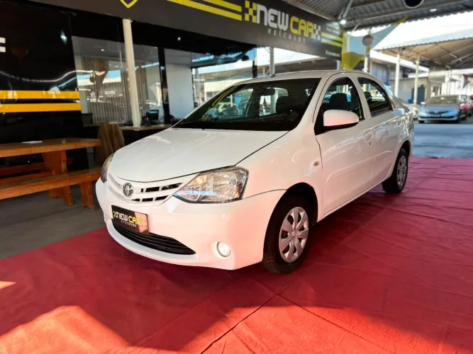 Toyota Etios X Plus Sedan 1.5 Flex 16V 4P Mec. 2015