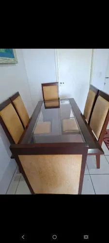 Vendo mesa de madeira com vidro