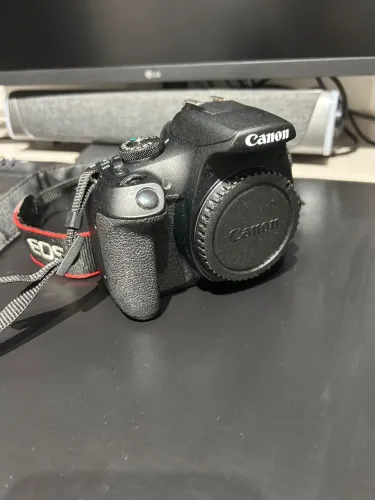 Camera Canon T7 + lente 18-55mm + Case + Cartão de Memória