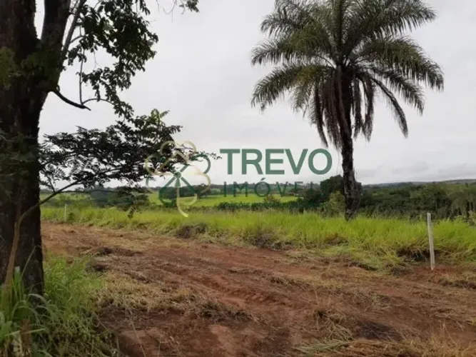 Chácara com água corrente no fundo - Entrada mais parcelas