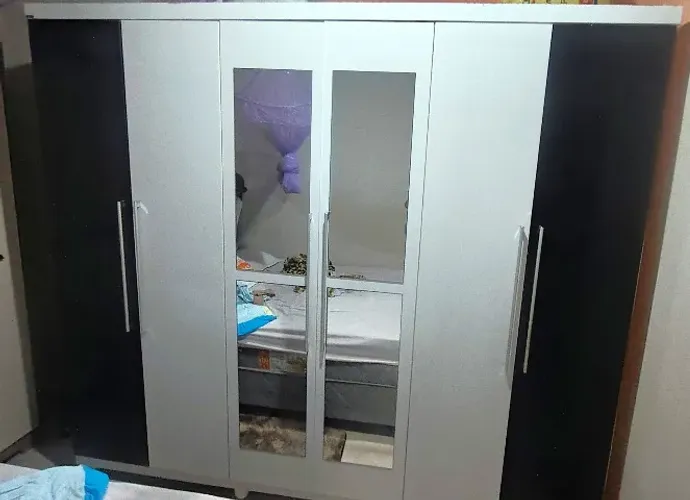 Guarda Roupa 6 Portas com Espelho  Branco/Preto 2,60m