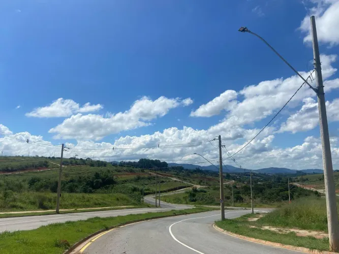 Lote comercial a venda! Localizado no bairro Parque Real, Pouso Alegre/MG.