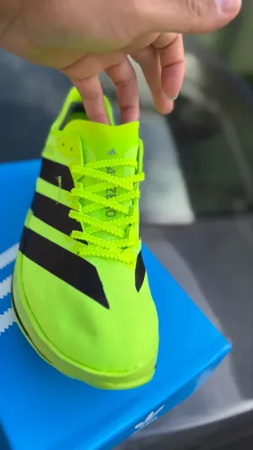 Tênis adidas 