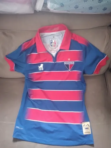 Vendo uma camisa oficial do Fortaleza feminino tamanho m (100 reais)