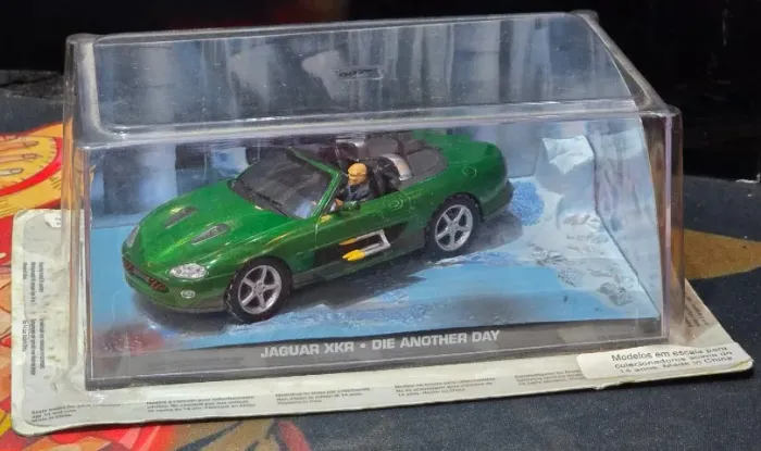 Miniatura Carro 007 Jaguar XKR Die Another Day Lacrado
