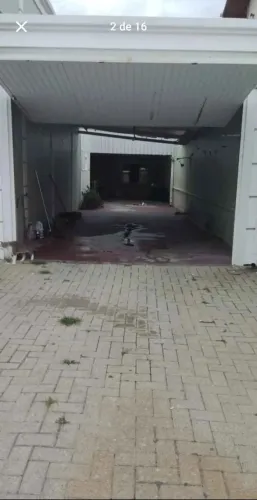 Alugo 200m² de área comercial com escritório.