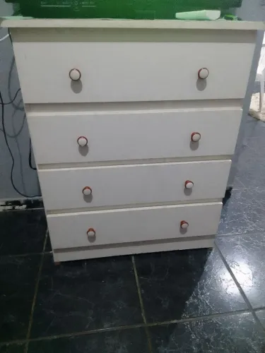 Vendo esta cama box solteiro e a comoda.