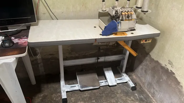 Máquina de costura industrial interlock