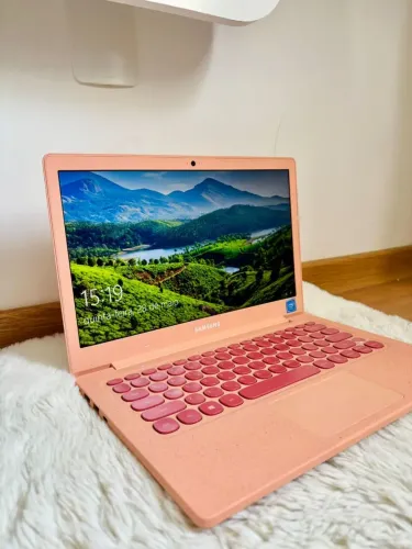 Notebook Samsung Flash F30 Rosa | SSD + Leitor Digital + Bateria Excelente