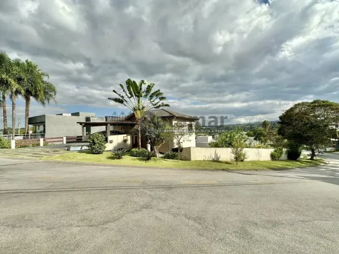 Casa em condomínio 3 Quarta 3 suítes, amplo salão inferior (pode ser um apto hóspedes)