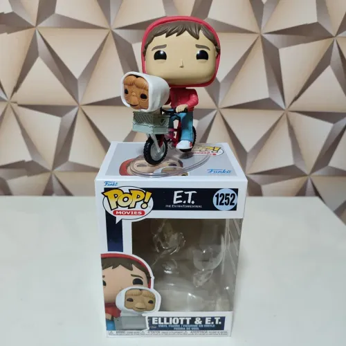 Funko Pop! Elliot And ET. #1252