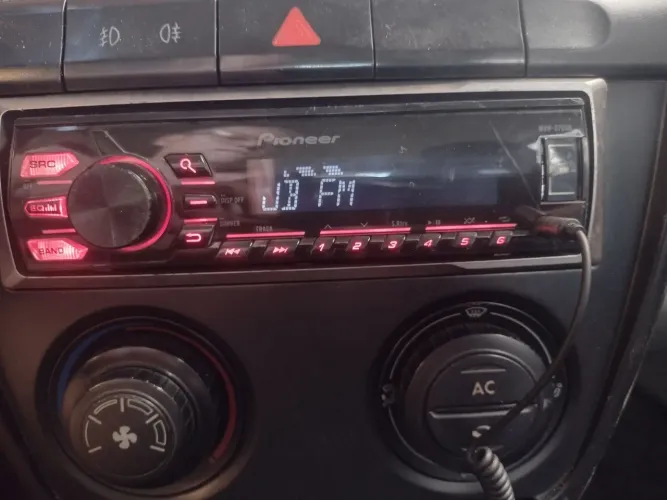 Rádio automotivo Pioneer modelo mvh-078ub