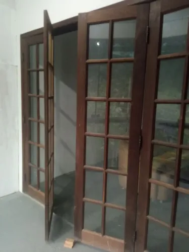 Porta balcão 2,30 x 2,10m Massaranduba