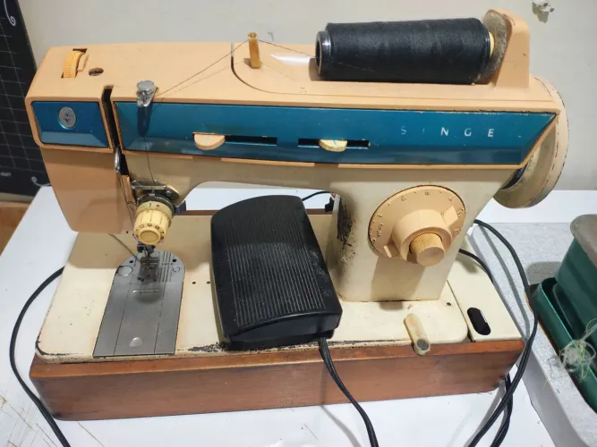 Máquina de costura Singer 248