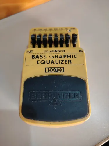Pedal Equalizador para Baixo Behringer