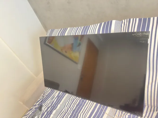 Vendo TV danificada