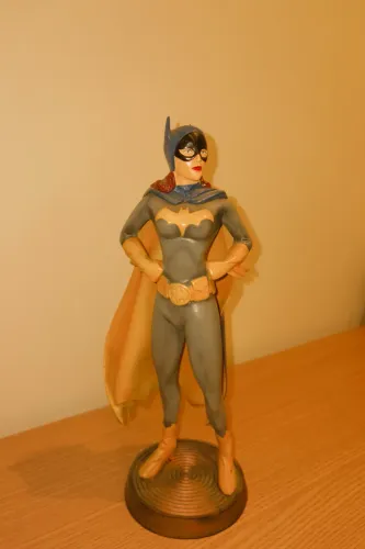 Estátua Batgirl DC Comics em Resina 30cm Colecionável Pesada