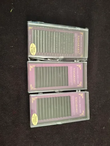 Vendo MATERIAL PARA EXTENSÃO DE CÍLIOS 